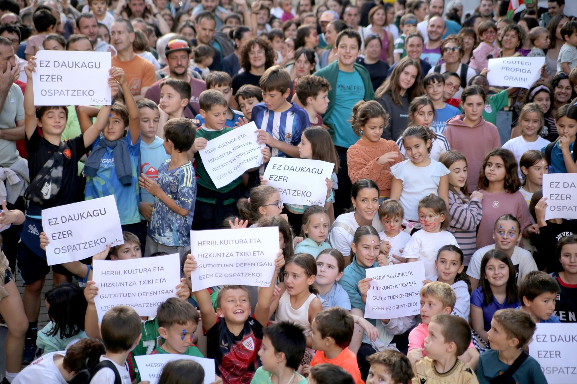 Aranzadi Ikastolak ateak ireki ditu, "ospatzeko ezer ez dagoela" argudiatuta
