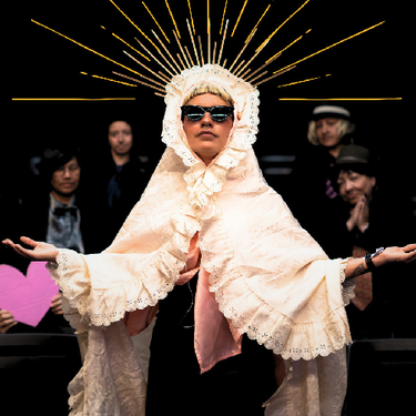 'Casarse por papeles es... verdadero amor!' antzezlana