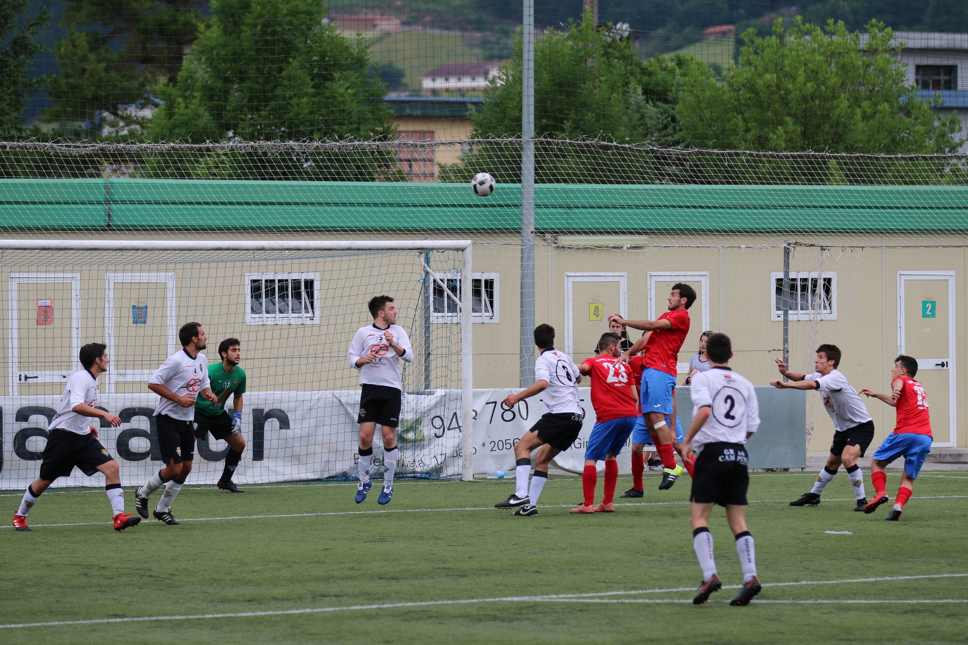 Minutu askoan jokalari bat gehiagorekin jokatu arren, ezin irabazi Aloñak: 1-1