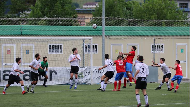 Minutu askoan jokalari bat gehiagorekin jokatu arren, ezin irabazi Aloñak: 1-1