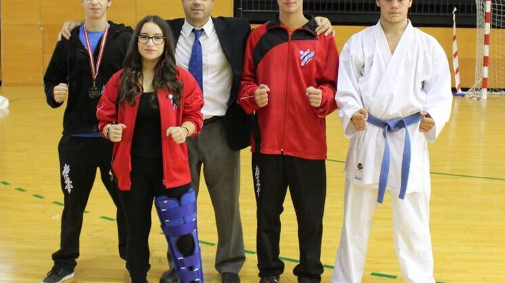 Vazquez eta Calvo bigarren Euskadiko karate txapelketan eta Benitez hirugarren