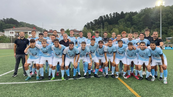 UDAko Hirugarren Mailako futbol taldea gertu ligari ekiteko