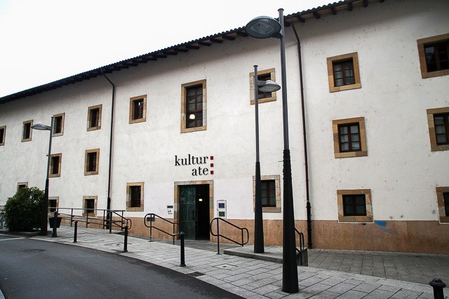 Arrasateko Udal Biblioteka 09:00etan irekiko dute aurrerantzean