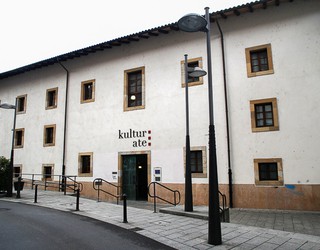 Arrasateko Udal Biblioteka 09:00etan irekiko dute aurrerantzean