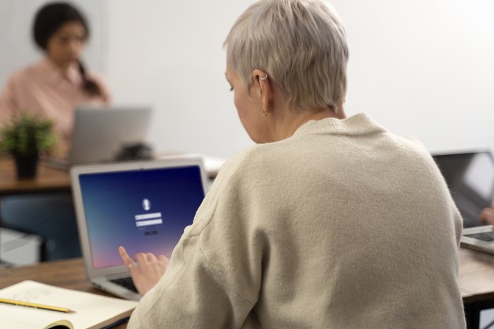 Martxan da enplegu inklusiboagoa sustatzeko 45+ programa