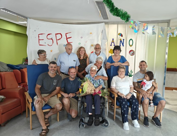 Esperanza Velascok 100 urte bete ditu