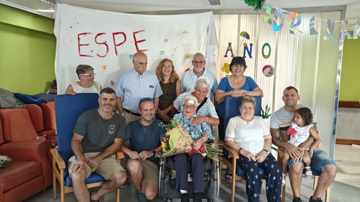 Esperanza Velascok 100 urte bete ditu
