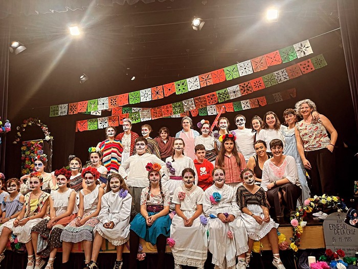 'Life is a Cabaret' taularatuko du zapatuan Papargorri abesbatzak