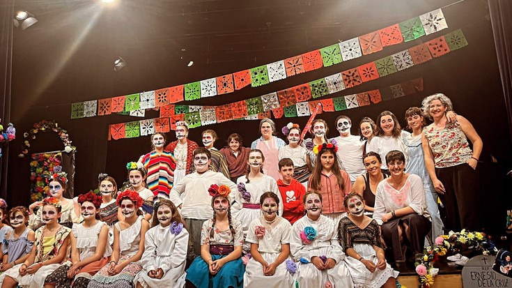 'Life is a Cabaret' taularatuko du zapatuan Papargorri abesbatzak