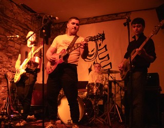 "Giro polita" sortu zuen Oztoporik ez! kolektiboak Bergarako kartzela zaharrean