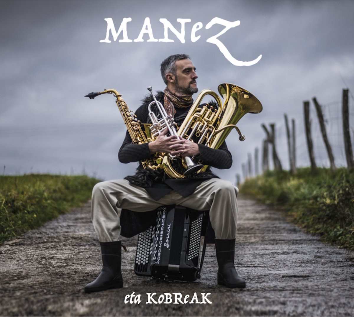 Manez eta Kobreak taldea etzi, domekan, gaztelekuan