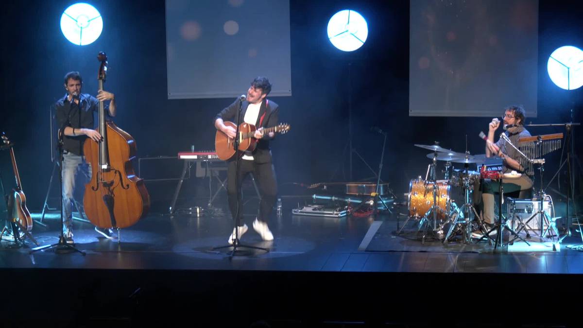 Lehengo eta oraingo kantuekin goxatu du Kerobiak Seminarixoa