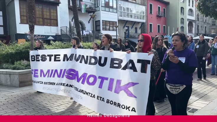 'Hemen Debagoiena': Debagoienean ere ehunka pertsona irten dira kalera aldarrikapen feministekin bat egiteko