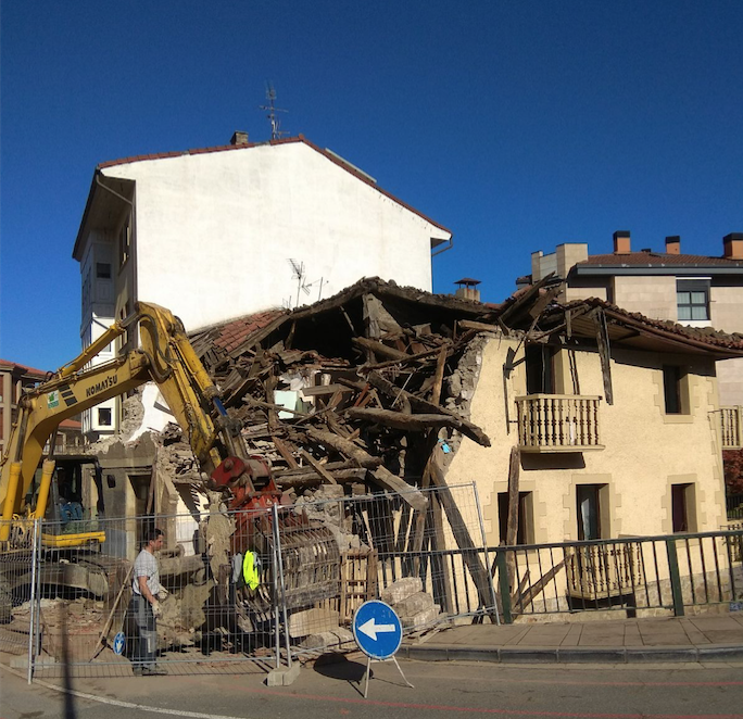 Portalekuako etxebizitza botatzen hasi dira, berriak egiteko