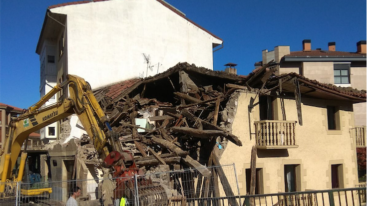 Portalekuako etxebizitza botatzen hasi dira, berriak egiteko