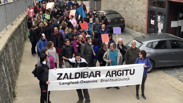 Elgetatik Zaldibarrerako manifestazioa iruditan