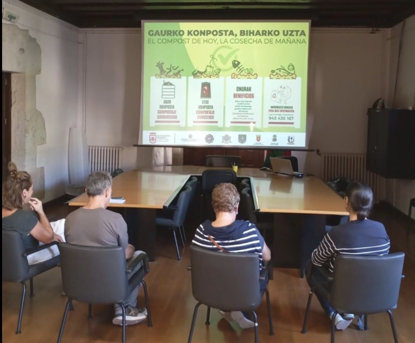 Materia organikoaren gaineko zikloa etxean ixteko, ikastaroa egin dute