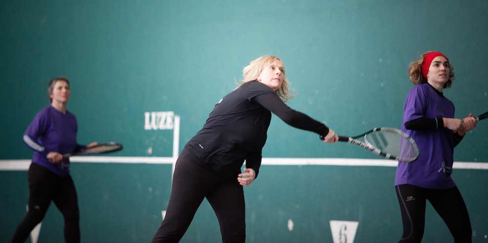 Zabalik da emakumeen frontenis txapelketarako izen-ematea