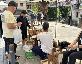 Bertako ekoizleen eta artisauen erakusleiho izan da Eskoriatzako Ferixie