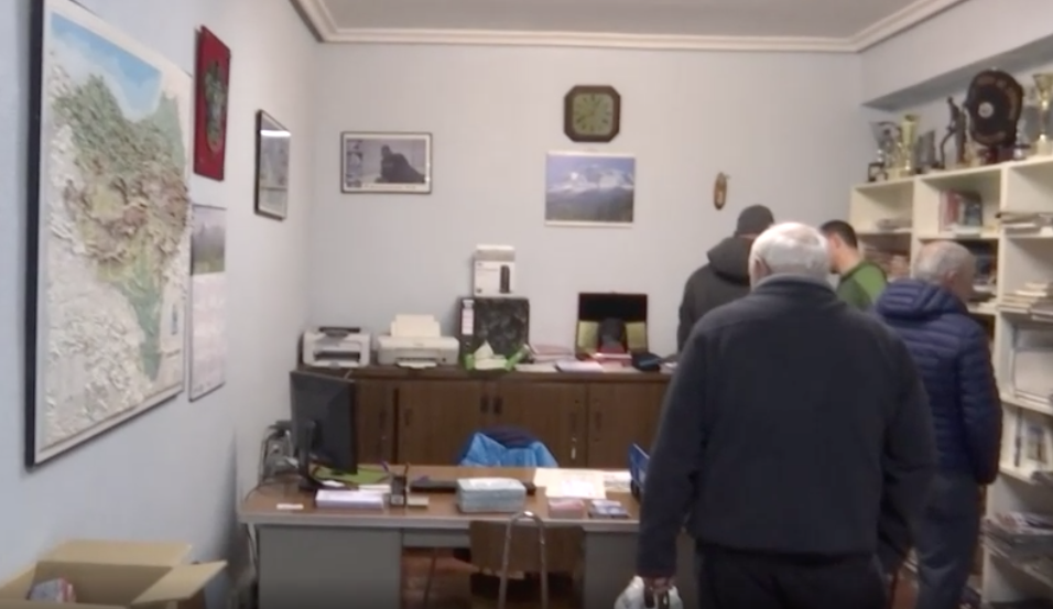 Federatu txartelak bulegoan jaso behar direla gogorarazi du Besaidek