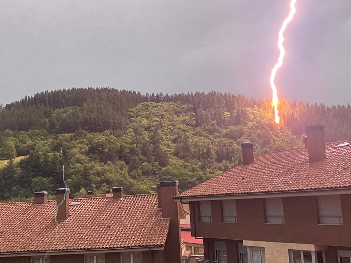 Tximista batek sute txiki bat piztu du Murun, Arrasaten
