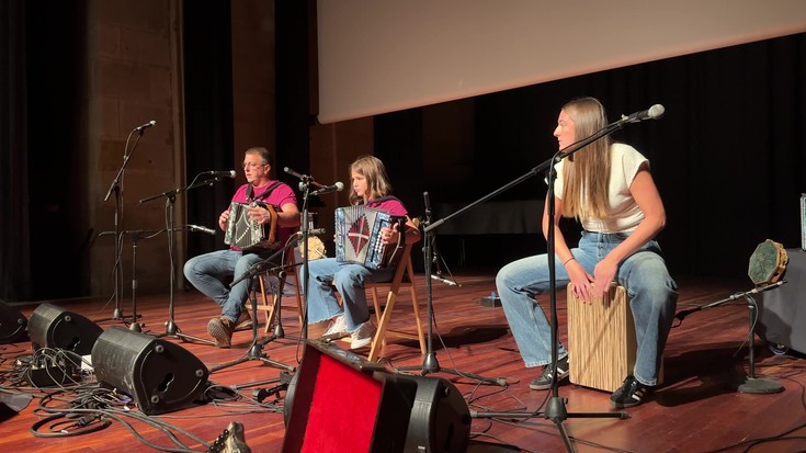 Oñatiko XVII. Trikiti jaialdiak musikaz bete du Santa Ana