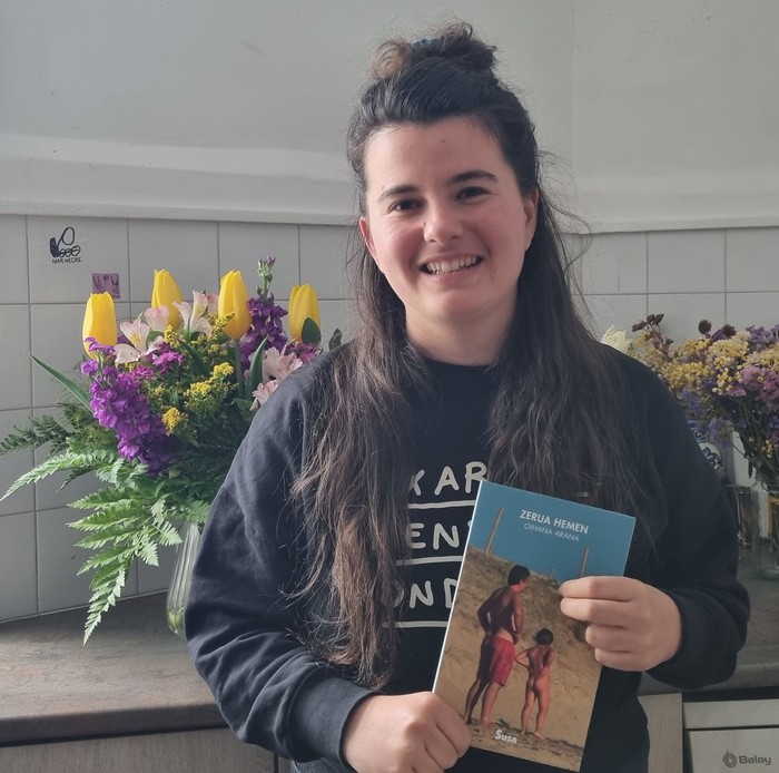 Oihana Arana: "Aurreko liburuarekin alderatuz, oraingoan idazketa kontzienteagoa izan dela uste dut "