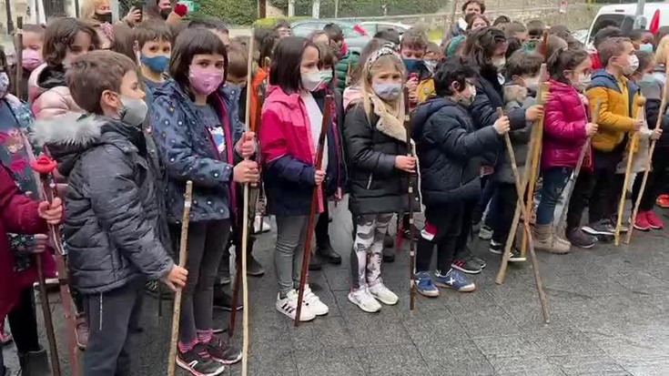 Makilak astinduta, Santa Ageda koplak kantuan