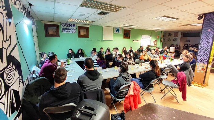 Bertsoen bueltan, giro etxekoia Antixena gaztetxean