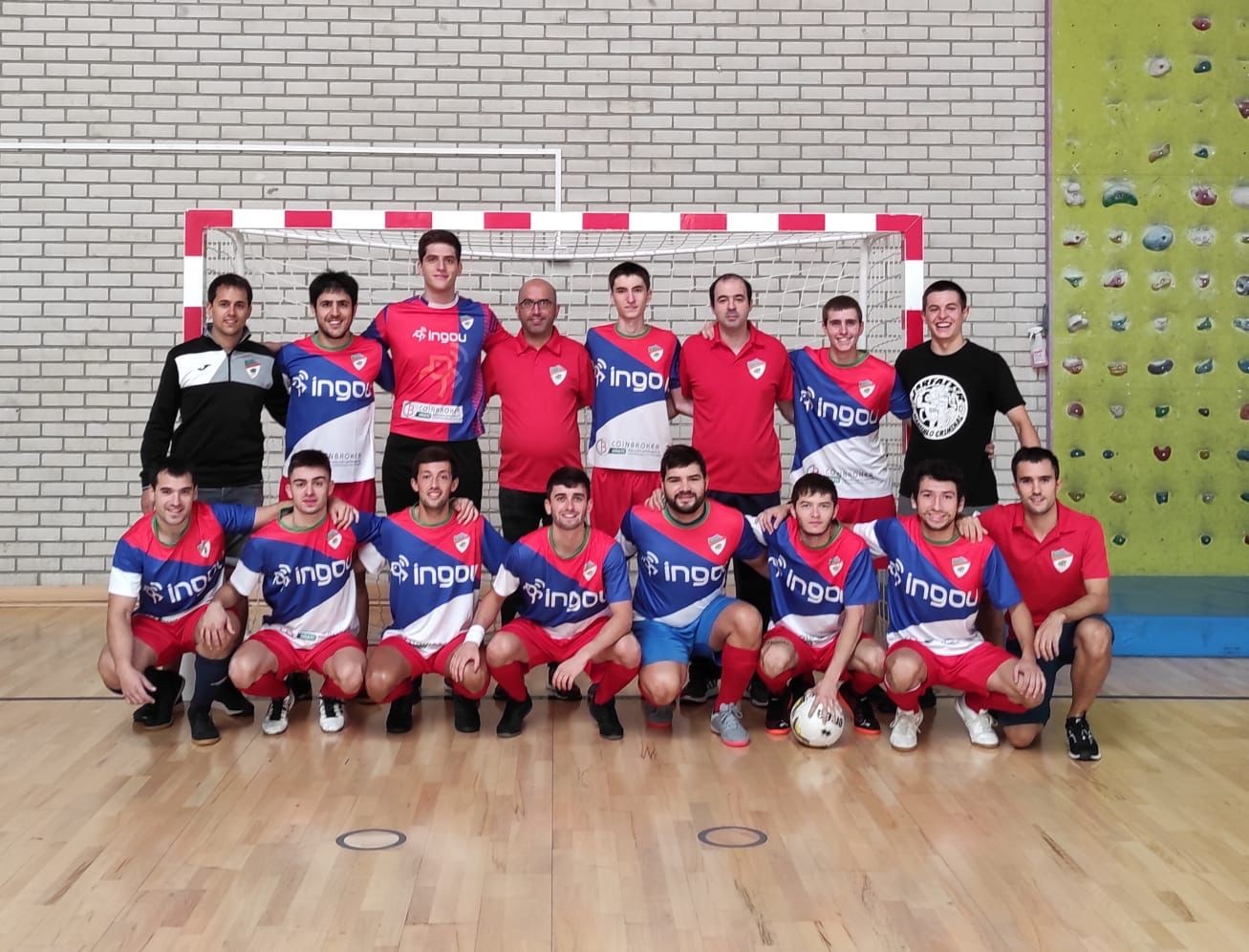 Lehen mailara igotzea helburu duela hasiko du asteburuan denboraldia areto futboleko taldeak