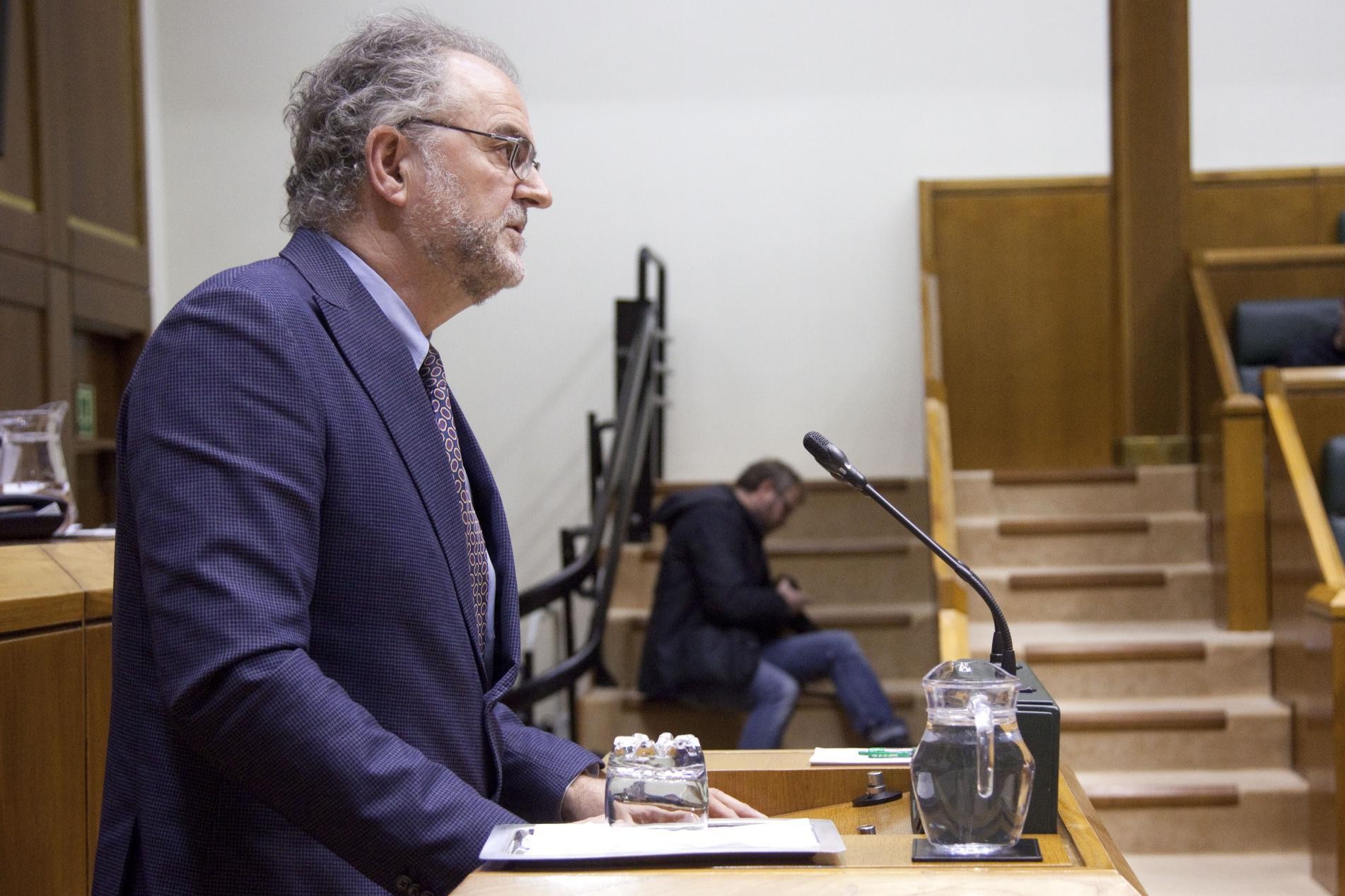 EAJ-PNVk Valle de los Caídos-en hilobiratuak Euskadira ekartzea babestu du, eta mausoleoa duin bihurtzea eskatu du