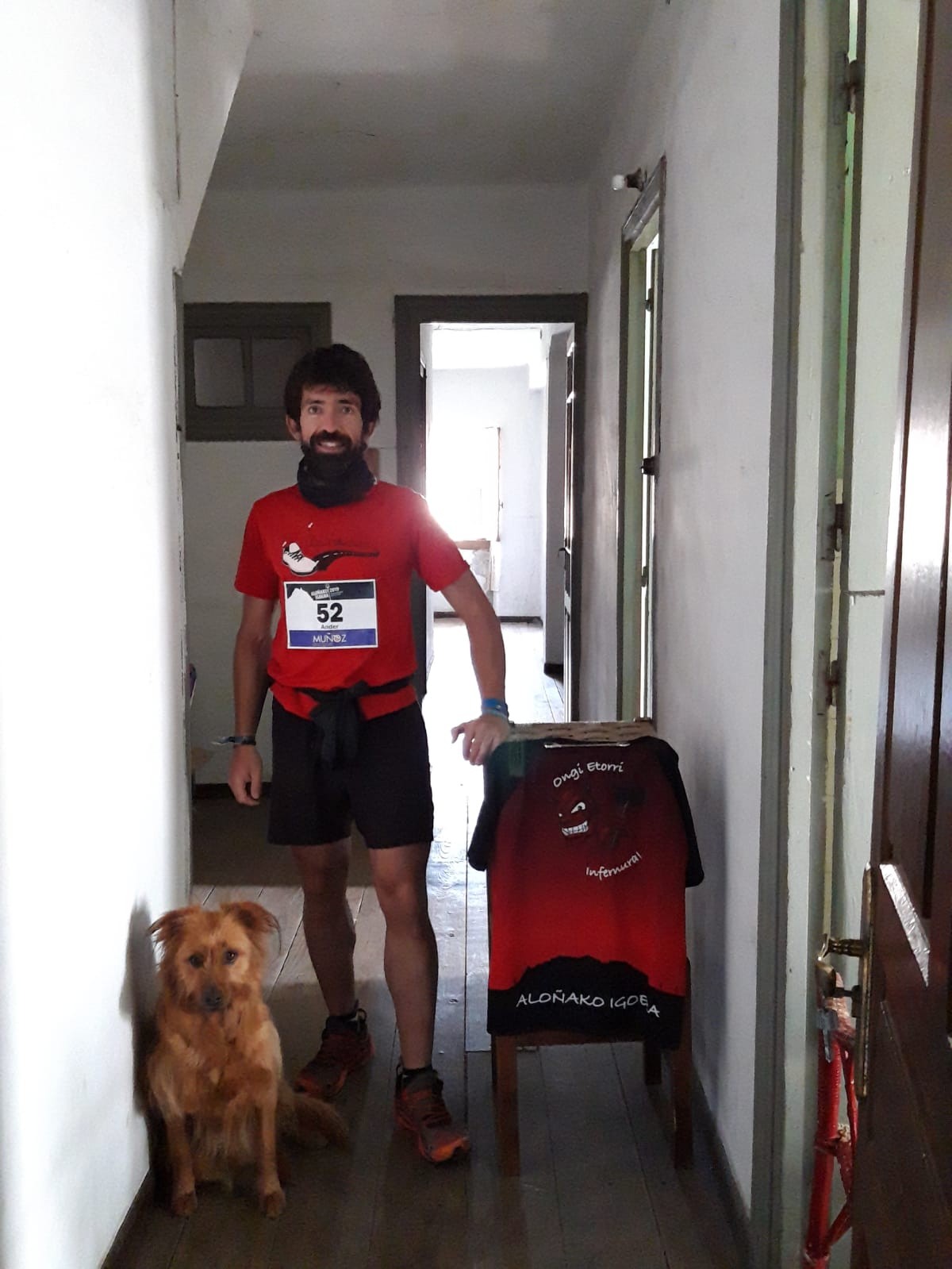 Aloñako igoera, etxeko pasilloetan barrena
