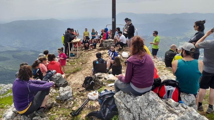 Txalaparta hotsa entzun da Udalaitzeko tontorretik