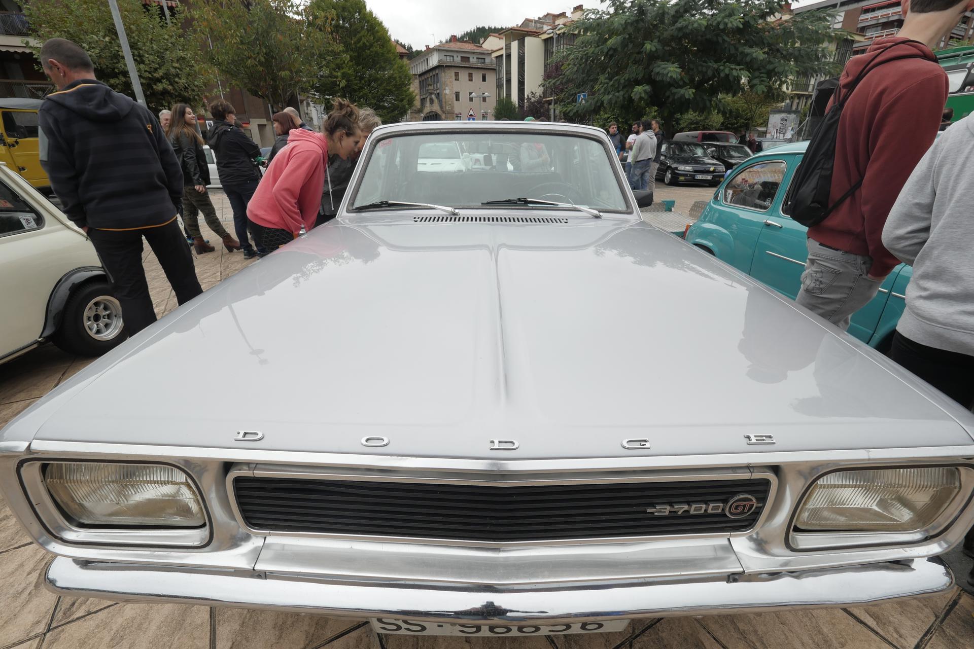 Auto klasikoak eta solidaritatea bigarrenez nahastuko dituzte bihar