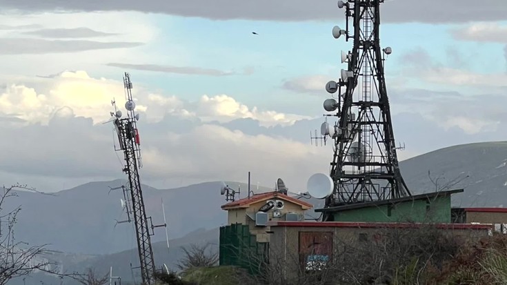 Haizeteak hondatutako antenaren ordez, beste batetik banatuko du seinalea Goiena telebistak