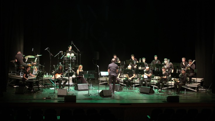 Emanaldi berezia eman du Arrasate Musikal Big Band taldeak