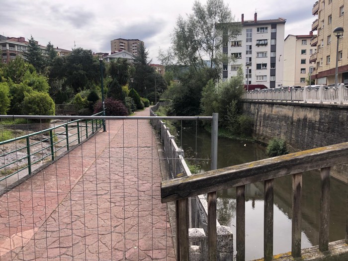 Santa Barbarako ur-parkeko lanak hasi dira, eta martxorako amaitzea espero dute