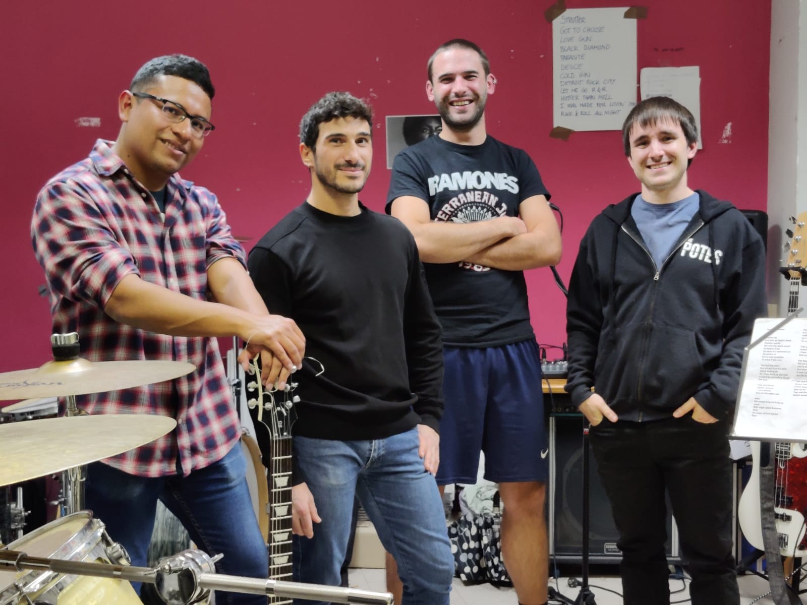 Txantxarik gabeko punk-rock kontzertua egingo dute gaztetxean asteartean