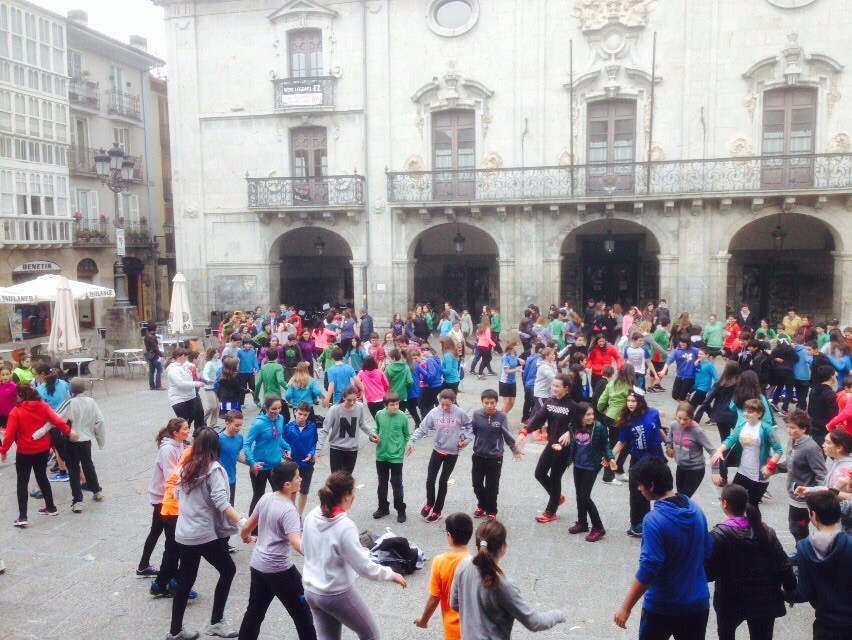 Bailarako ikastoletako 256 gazte, Euskal Giroan Jolasean