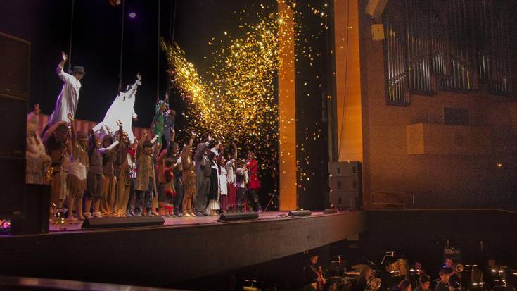 'Peter Pan' musikalaren dekoratuak, maitasunez gorde dituzte