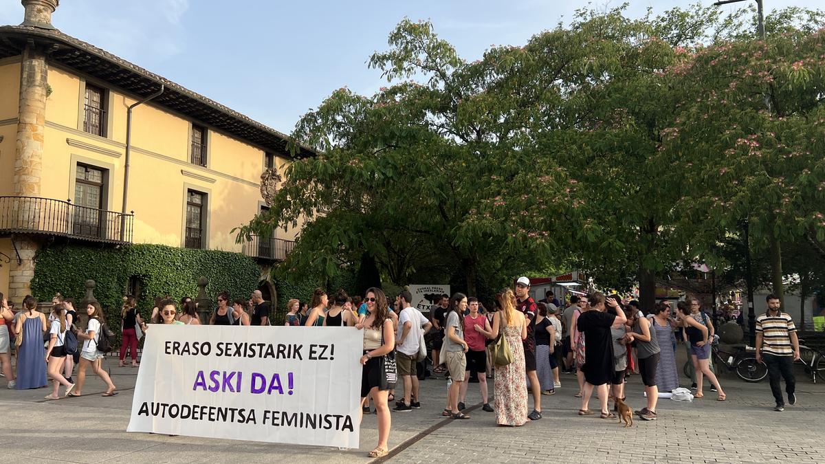 Elkarretaratzea deitu dute Oñatin, asteburuan izandako bortxaketa saiakera salatzeko