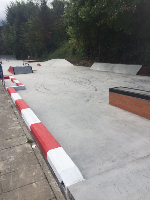 Oñatiko skatepark berria erabilgarri dago jada