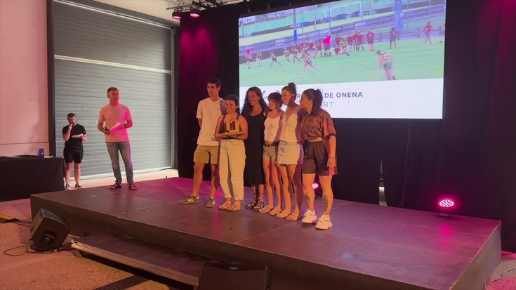 Albisteak: Geurea Rugby Taldeko neskak eta Mikel Velasco, herritarren faborito AKS sariketan