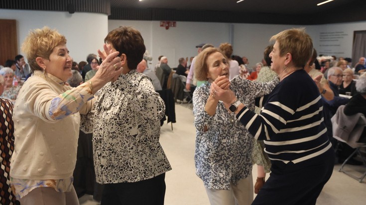 Aingeru Guardakoa zaindariaren eguna dantzan ospatu dute Basotxokoek