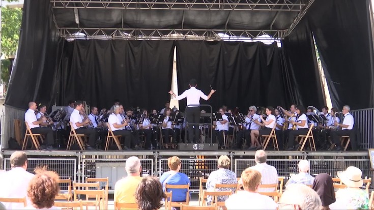 Oñatiko Musika Bandak kontzertua eman du San Migel Egunean