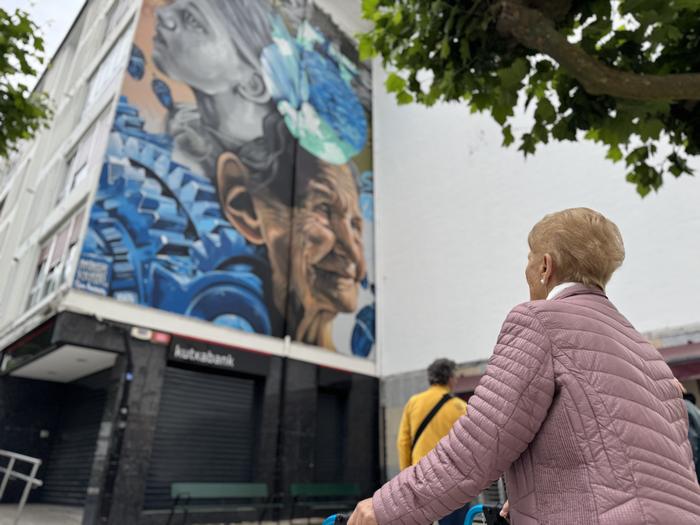 60ko hamarkadako emakume migratzaileak omentzen ditu San Andreseko muralak