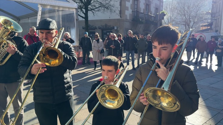 Arrasate Musikaleko ikasleak kalez kale ari dira