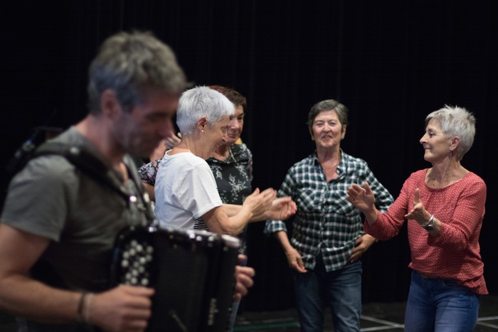 Jendea gustura Gerard Godon soinujole frantziarrarekin domekan egindako Herrixa Dantzan saioarekin - 6