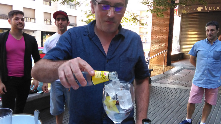 Maxim's tabernako Kristian Arantzabalek irabazi du Santa Marina jaietako Gin-Tonic txapelketa