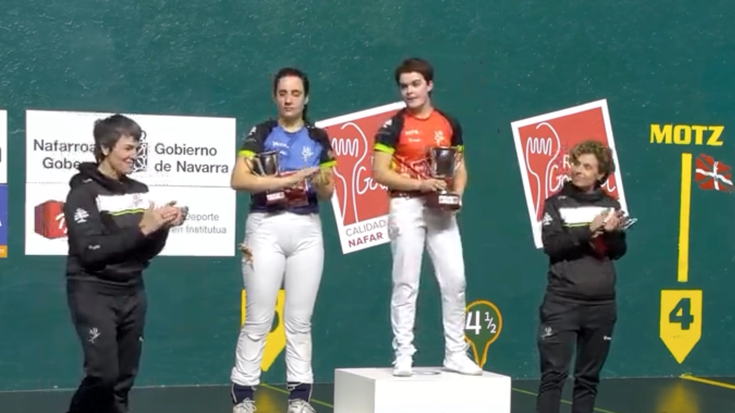 Maddi Barrokal da Ados Pilotaren lau eta erdiko lehen txapelduna